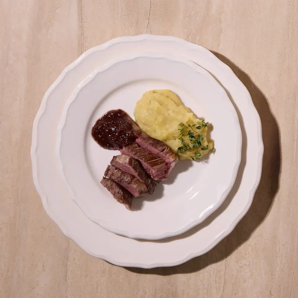 Grilled beef tenderloin with mashed potatoes and strawberry jalapeño spread